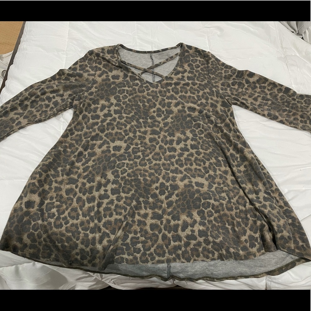 Women’s XL dress shirt